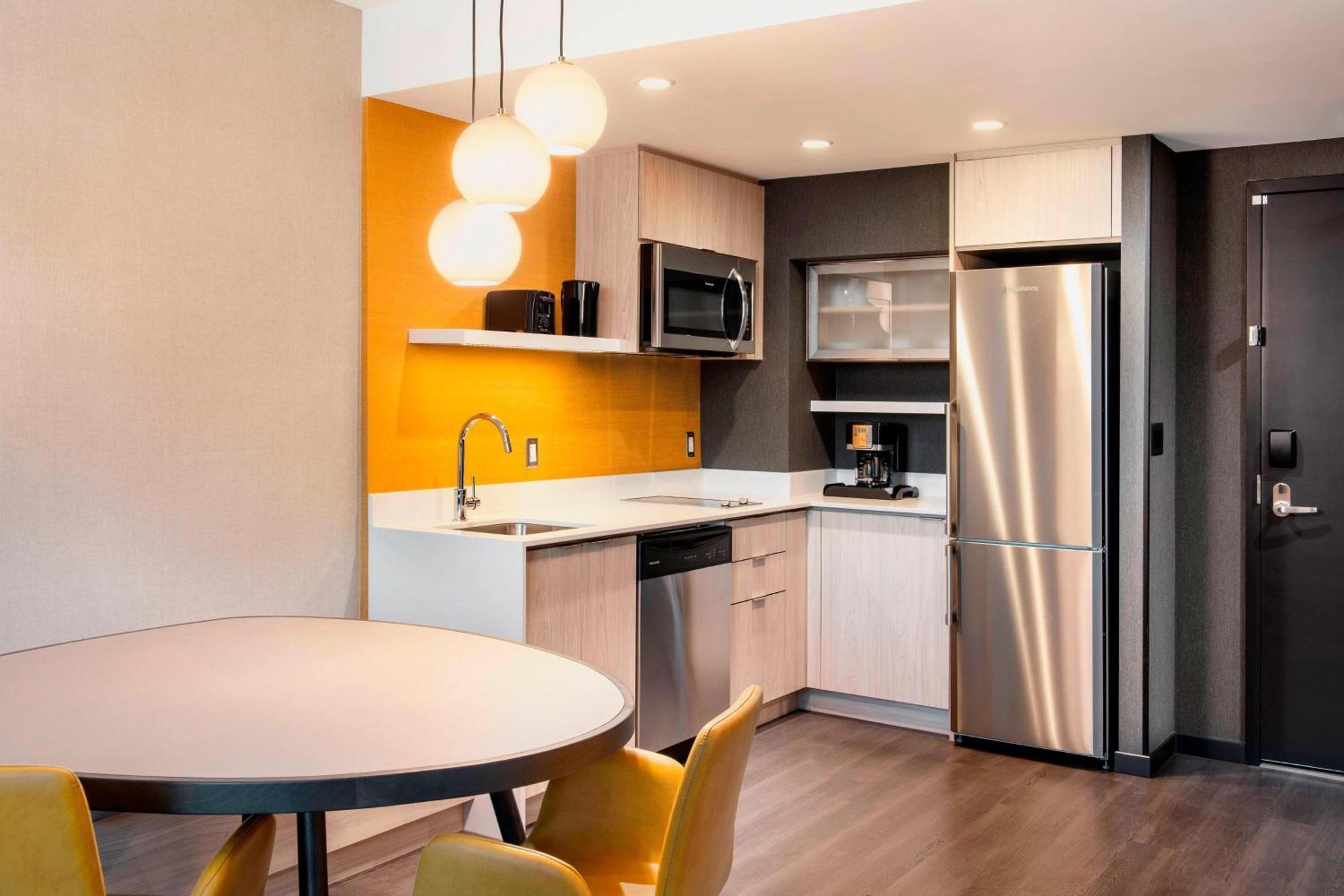 Residence Inn By Marriott Calgary Downtown/Beltline District Екстер'єр фото