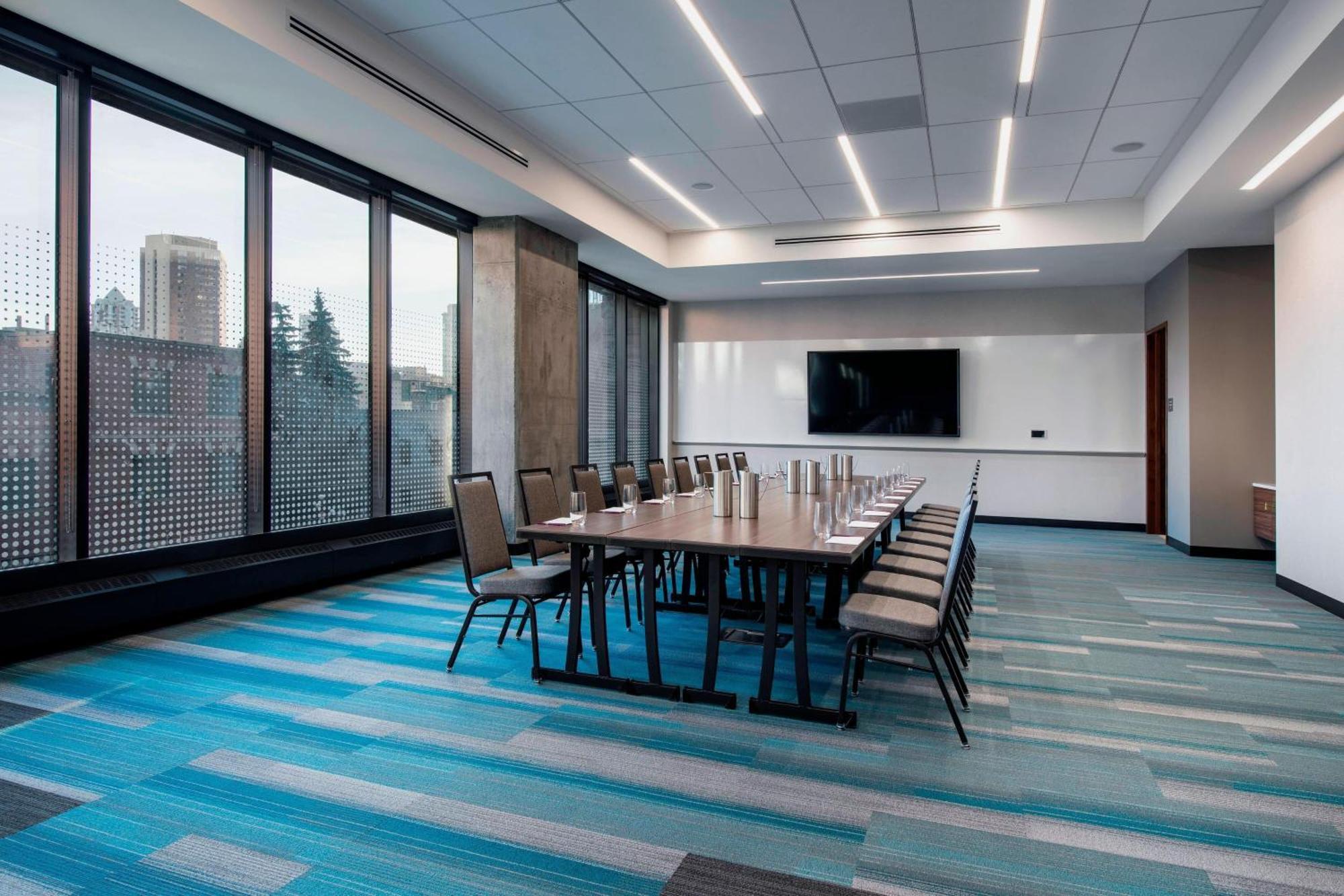 Residence Inn By Marriott Calgary Downtown/Beltline District Екстер'єр фото